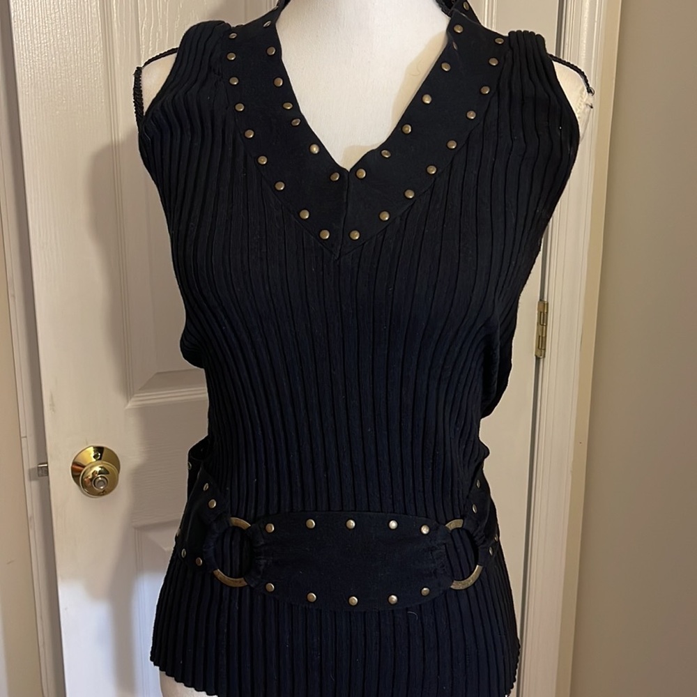 Sleeveless woman’s utility sweater